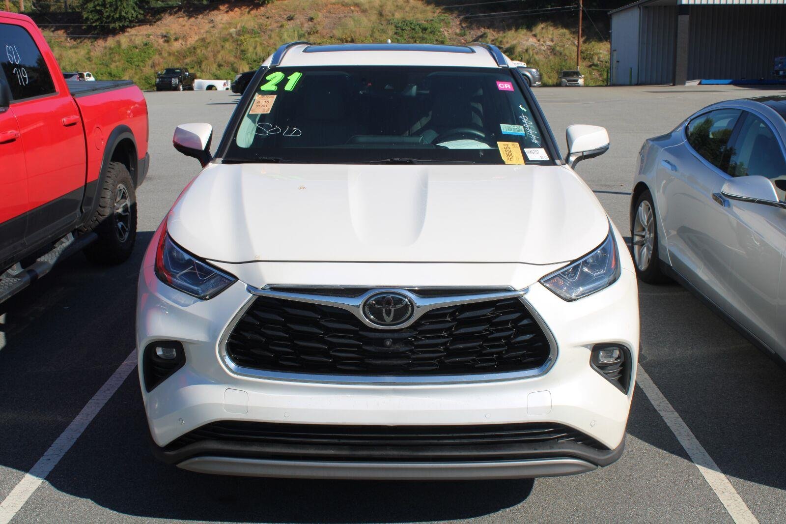 Used 2021 Blizzard Pearl Toyota Platinum image 2