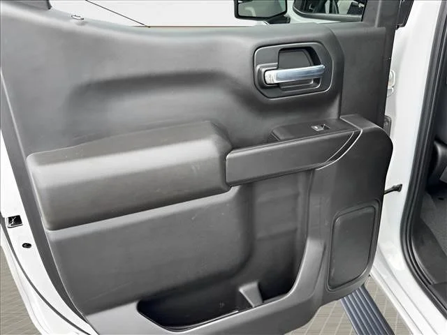 Used 2022 White Chevrolet Custom image 13