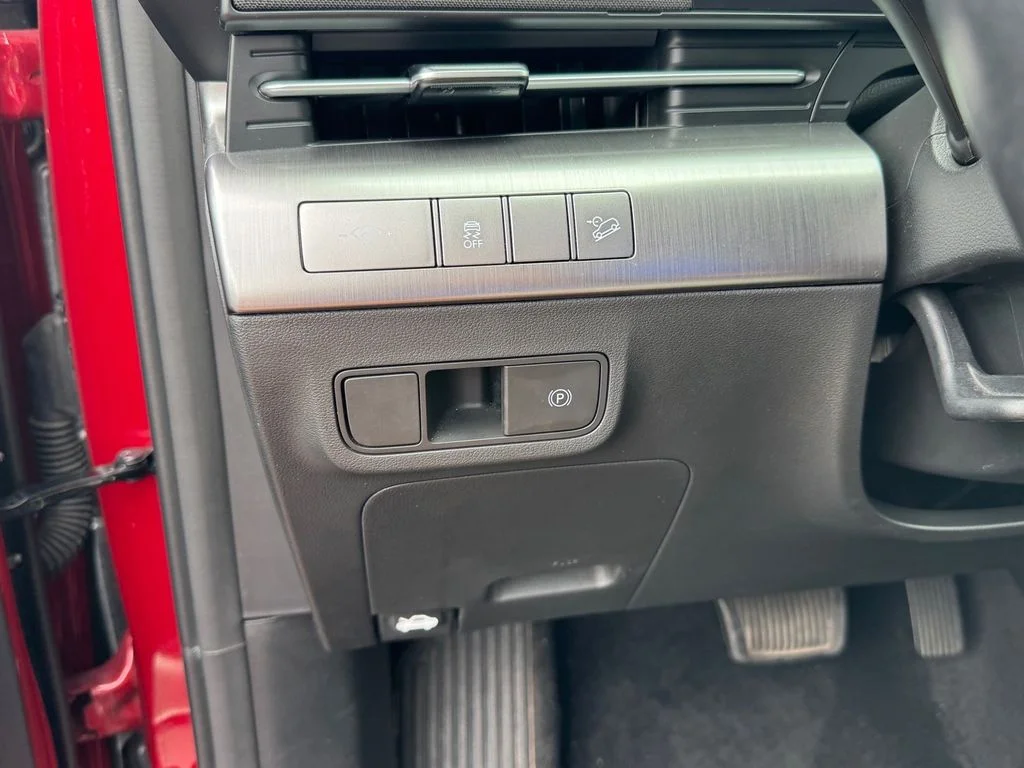 Used 2025 Red Hyundai SEL image 22