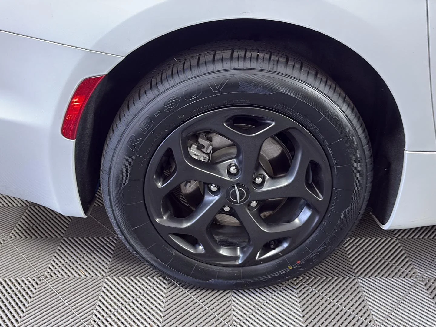 Used 2022 Bright White Clearcoat Chrysler Hybrid Limited image 14