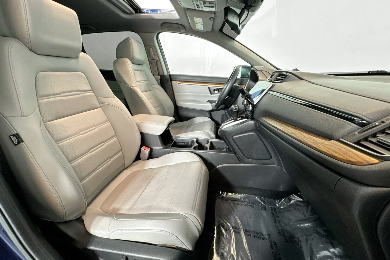Used 2018 Obsidian Blue Pearl Honda Touring image 27