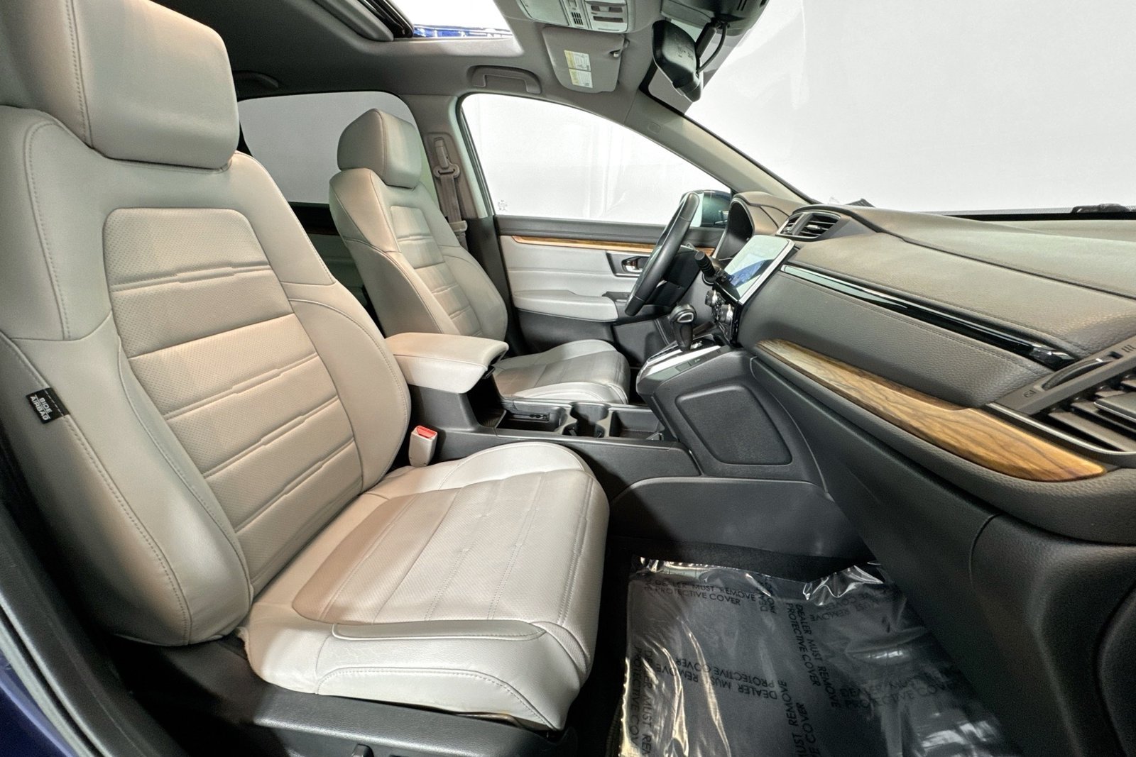 Used 2018 Obsidian Blue Pearl Honda Touring image 27