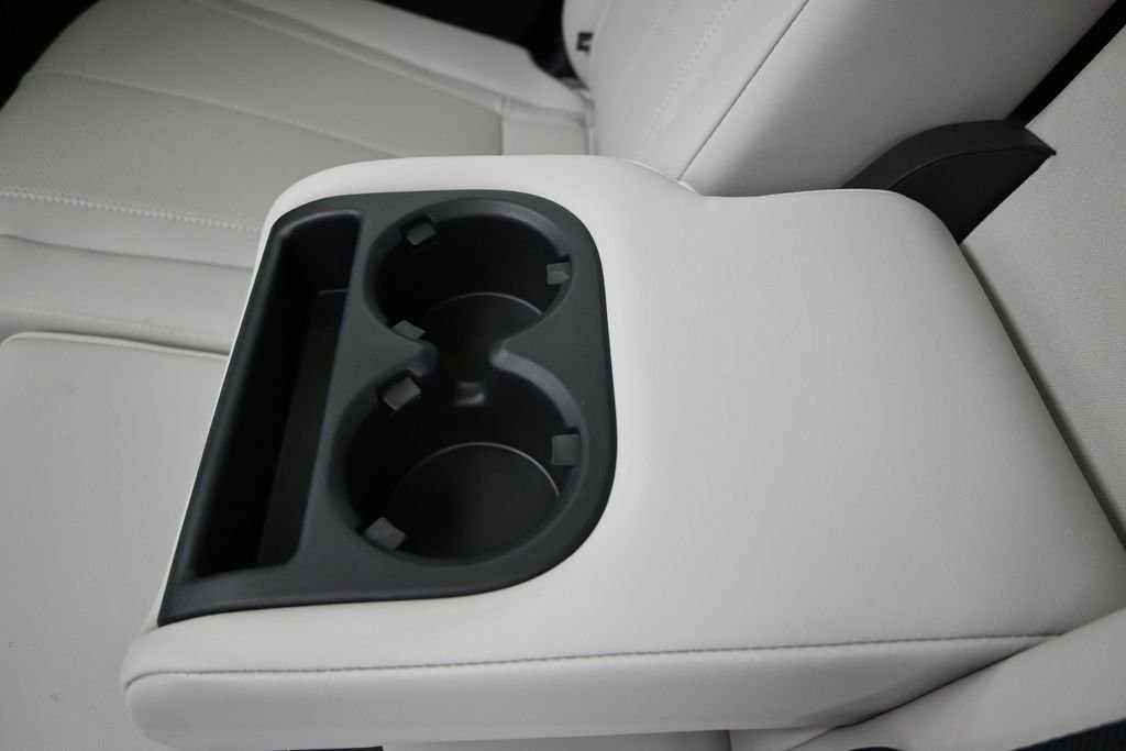 New 2027 MINERAL BLACK INFINITI Luxe FWD image 18