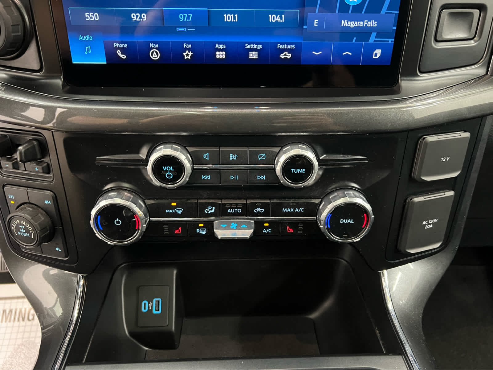 Used 2023 Avalanche Gray Ford XLT image 30