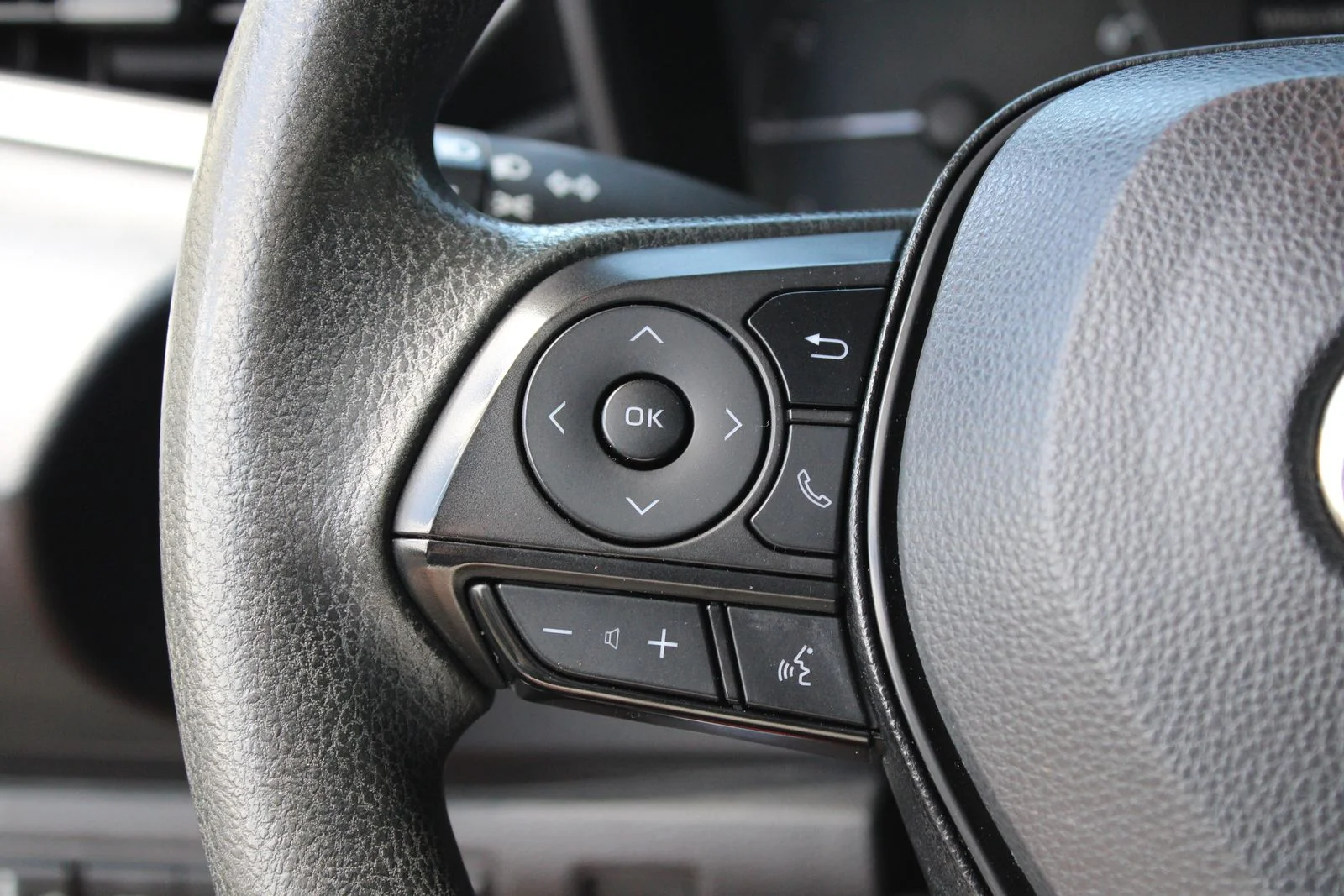 Used 2023  Toyota LE image 29