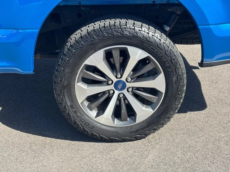 Used 2020 Velocity Blue Metallic Ford XL image 9