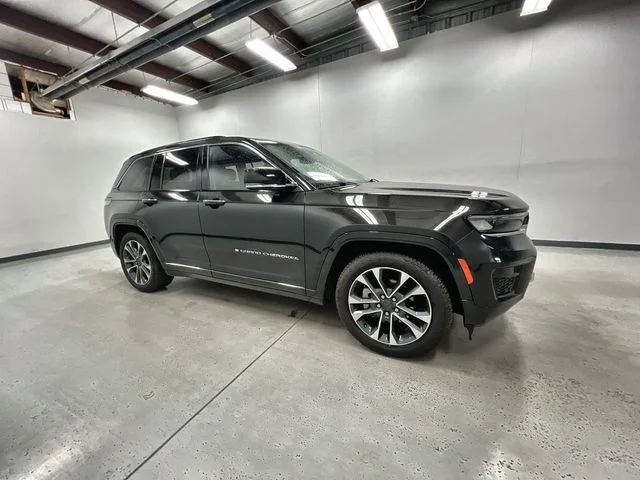 Used 2023 Brown Jeep Overland image 9