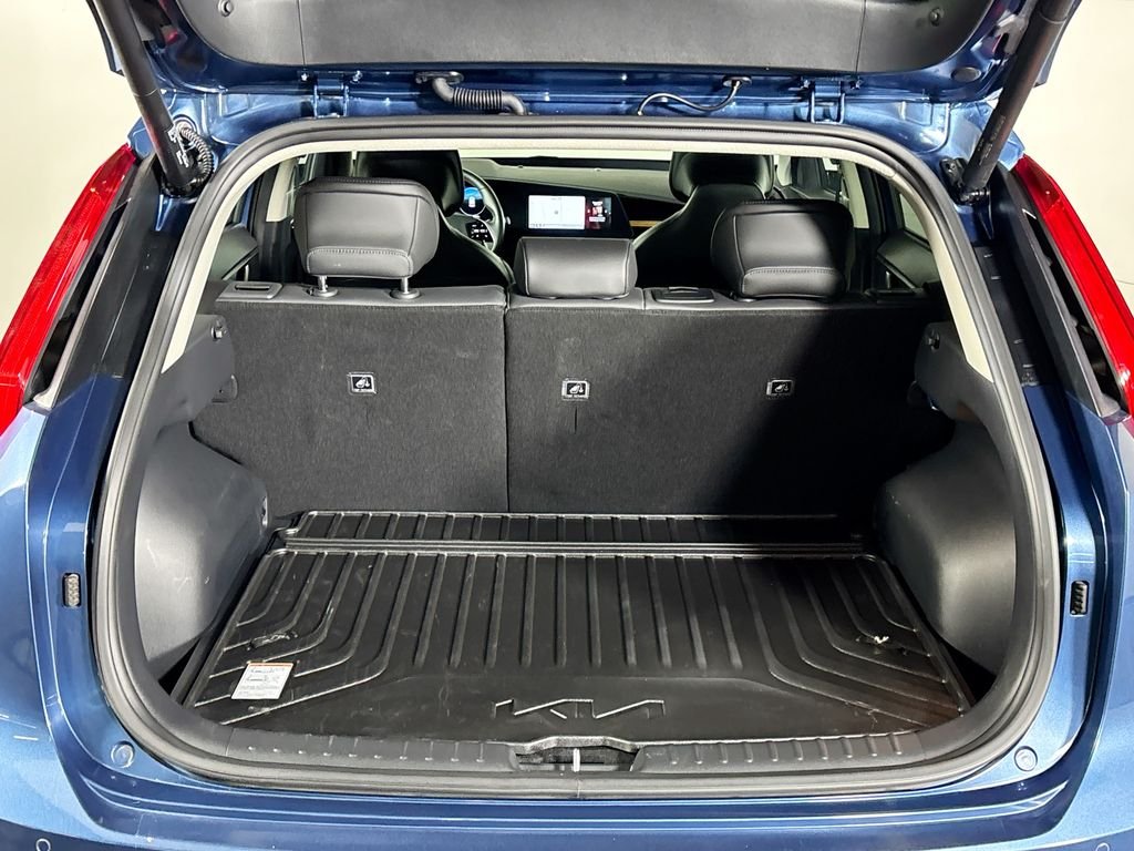 Used 2024 Blue Kia Wind image 21