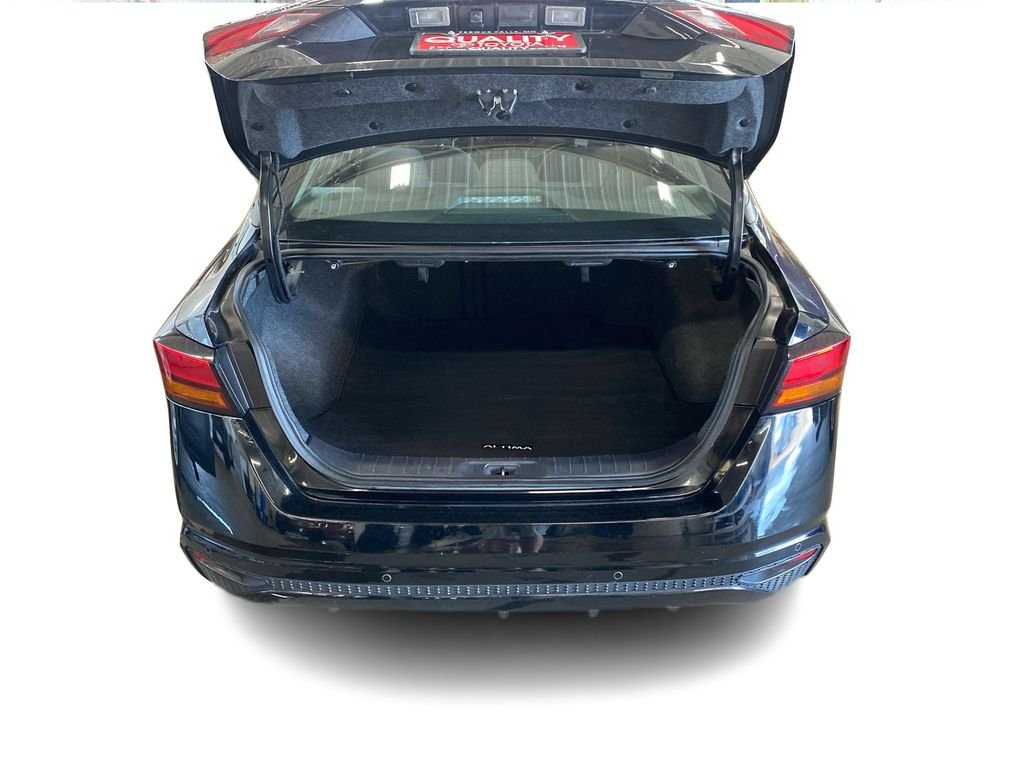 Used 2022 Black Nissan 2.5 SV image 6