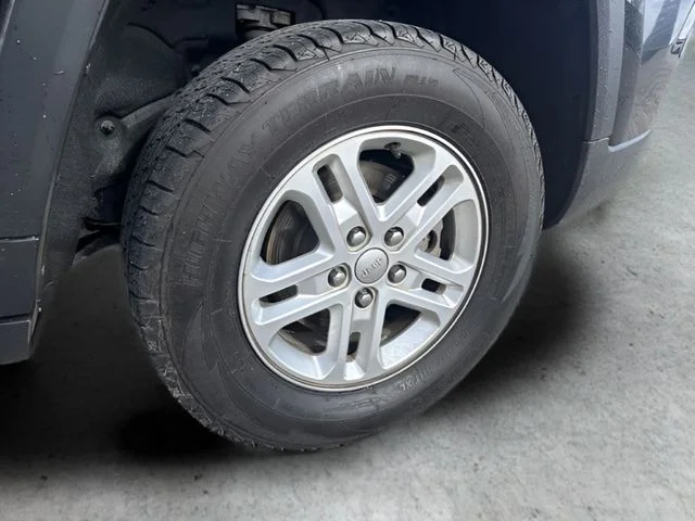 Used 2023 Black Jeep Laredo image 17