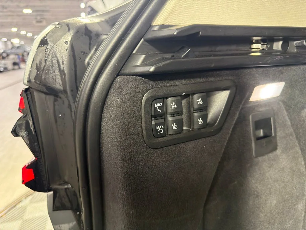 Used 2025 Gray BMW xDrive40i image 14