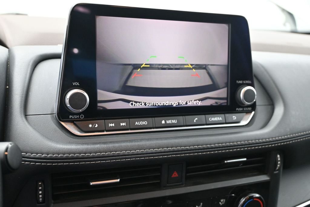 Used 2021 White Nissan S image 23
