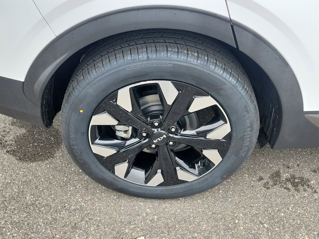 Used 2023 White Kia X-Line image 40