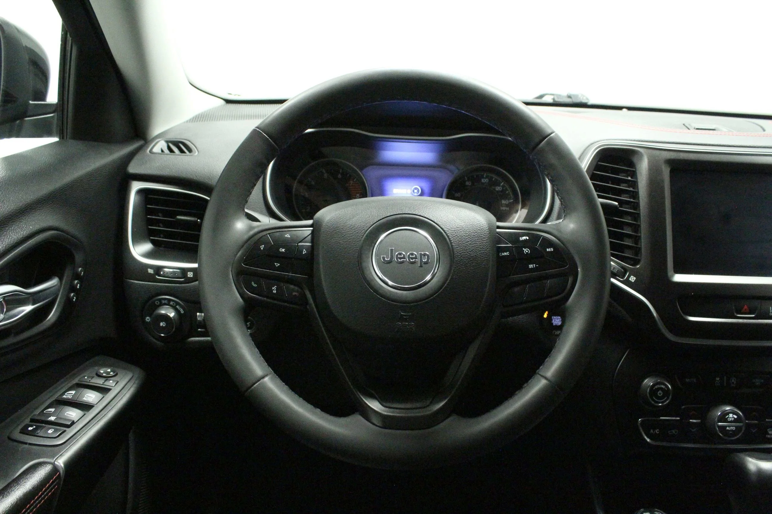 Used 2022 Diamond Black Crystal Pearlcoat Jeep Trailhawk image 22