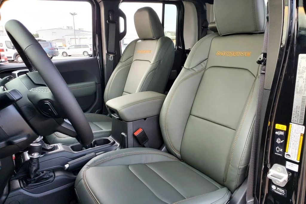 New 2025 Black Jeep Mojave image 8