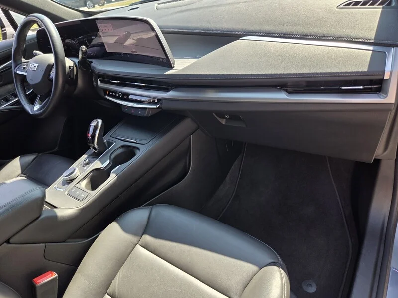 Used 2025 Silver Metallic CADILLAC PREMIUM LUXURY image 17