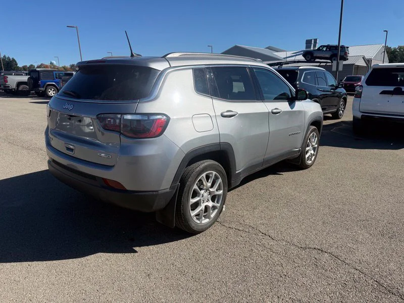 Used 2023 Silver Jeep Latitude Lux image 15