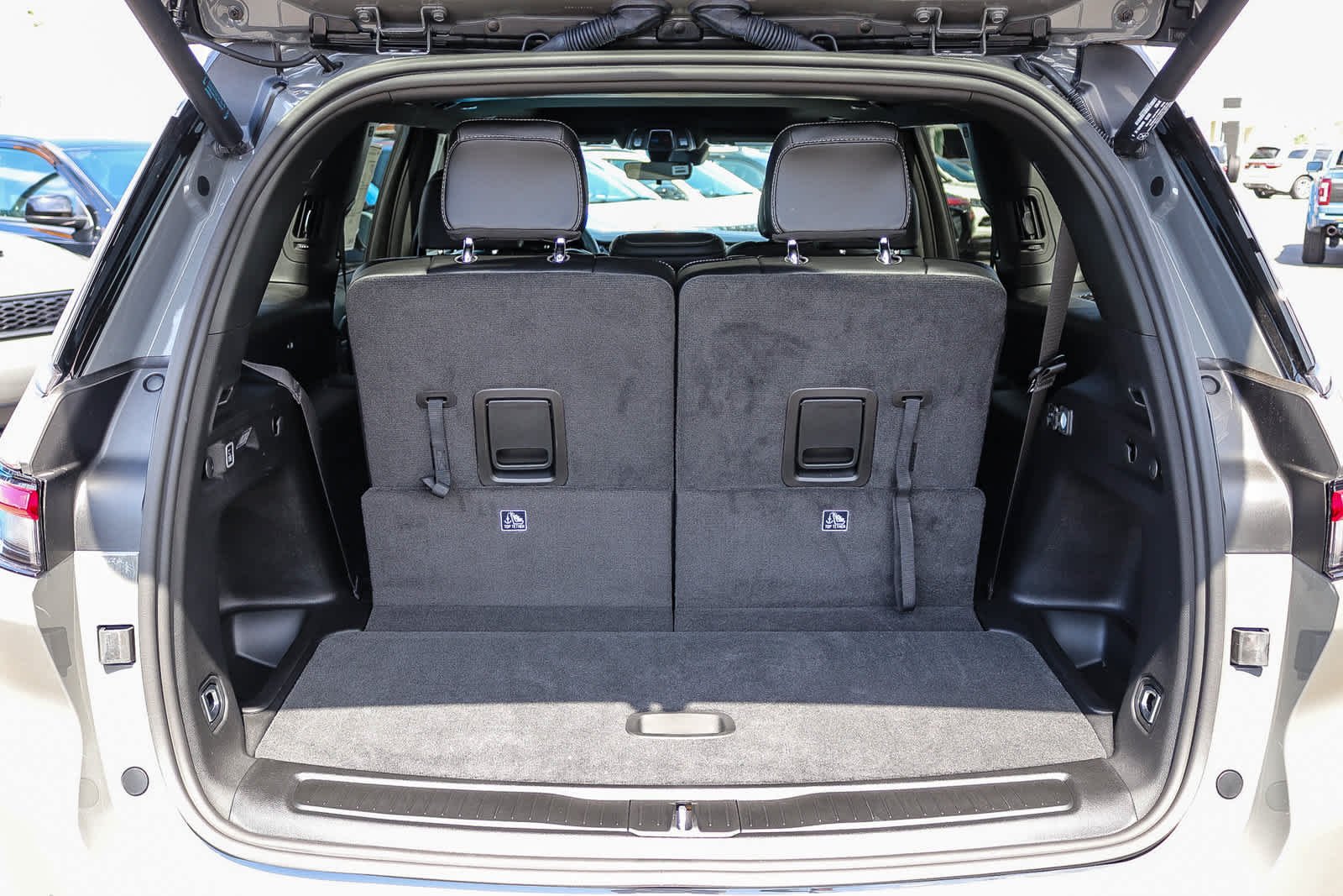 New 2027 Sting-Gray Clear-Coat Paint Jeep Laredo Altitude image 12