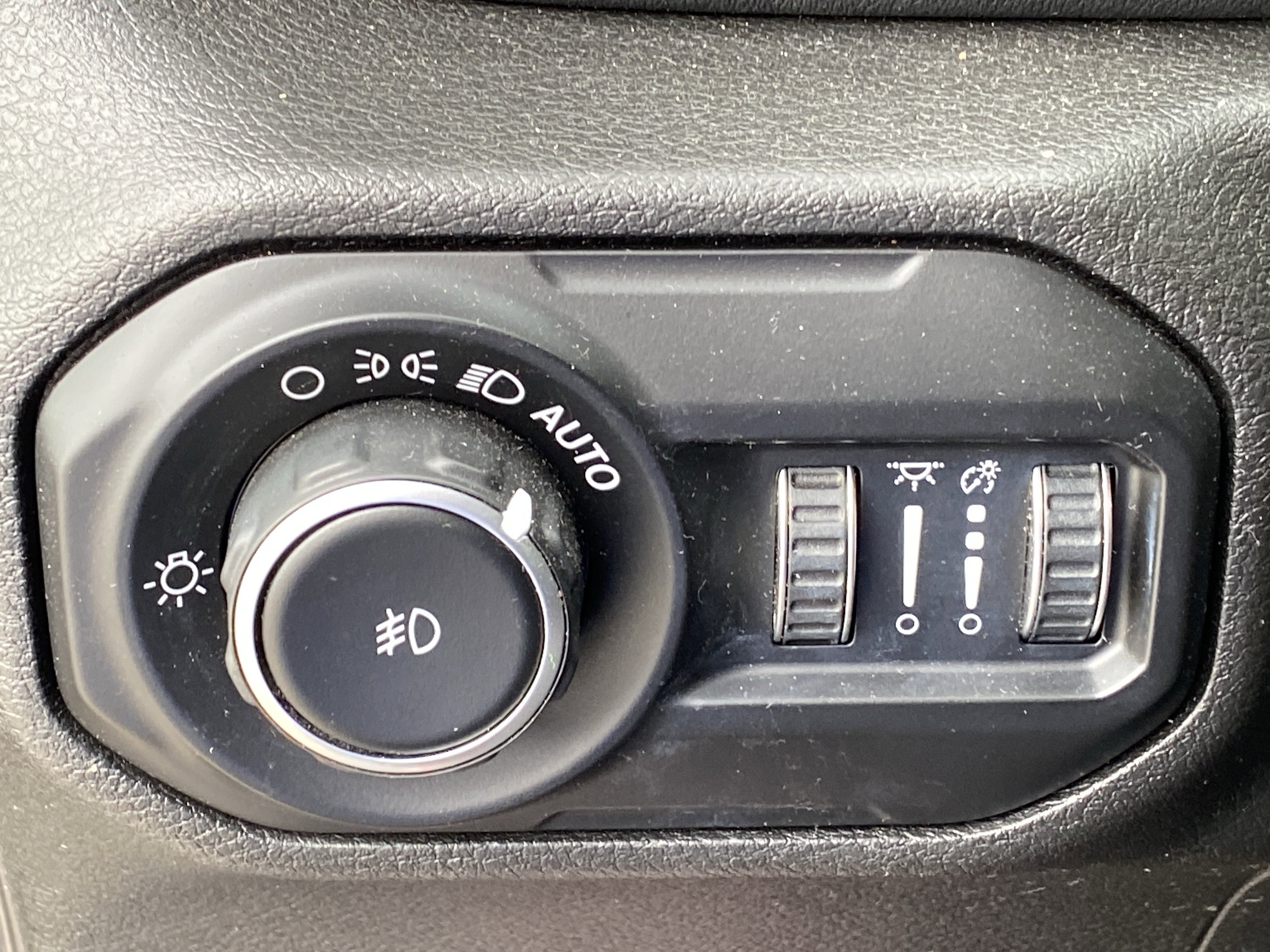 2020 Jeep Wrangler Unlimited Sahara - Photo 16