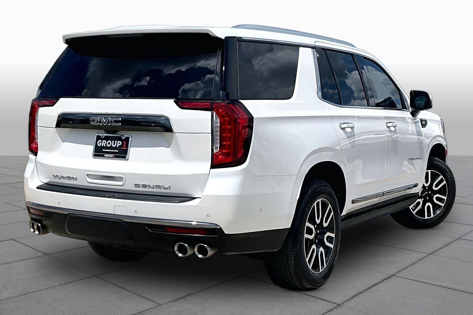 Used 2023 White Frost Tricoat GMC Denali Ultimate image 13