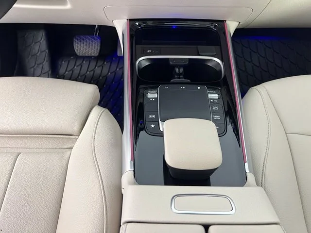 Used 2022 White Mercedes-Benz GLB 250 image 35