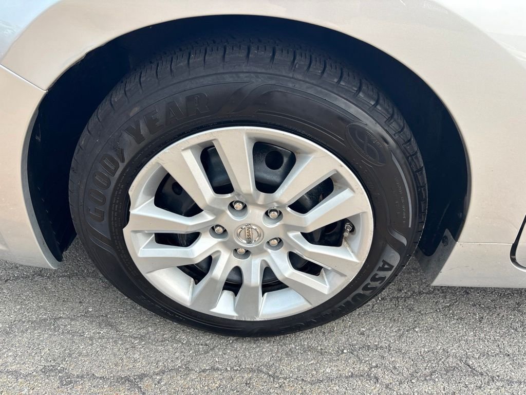 Used 2017 Silver Nissan 2.5 S image 9