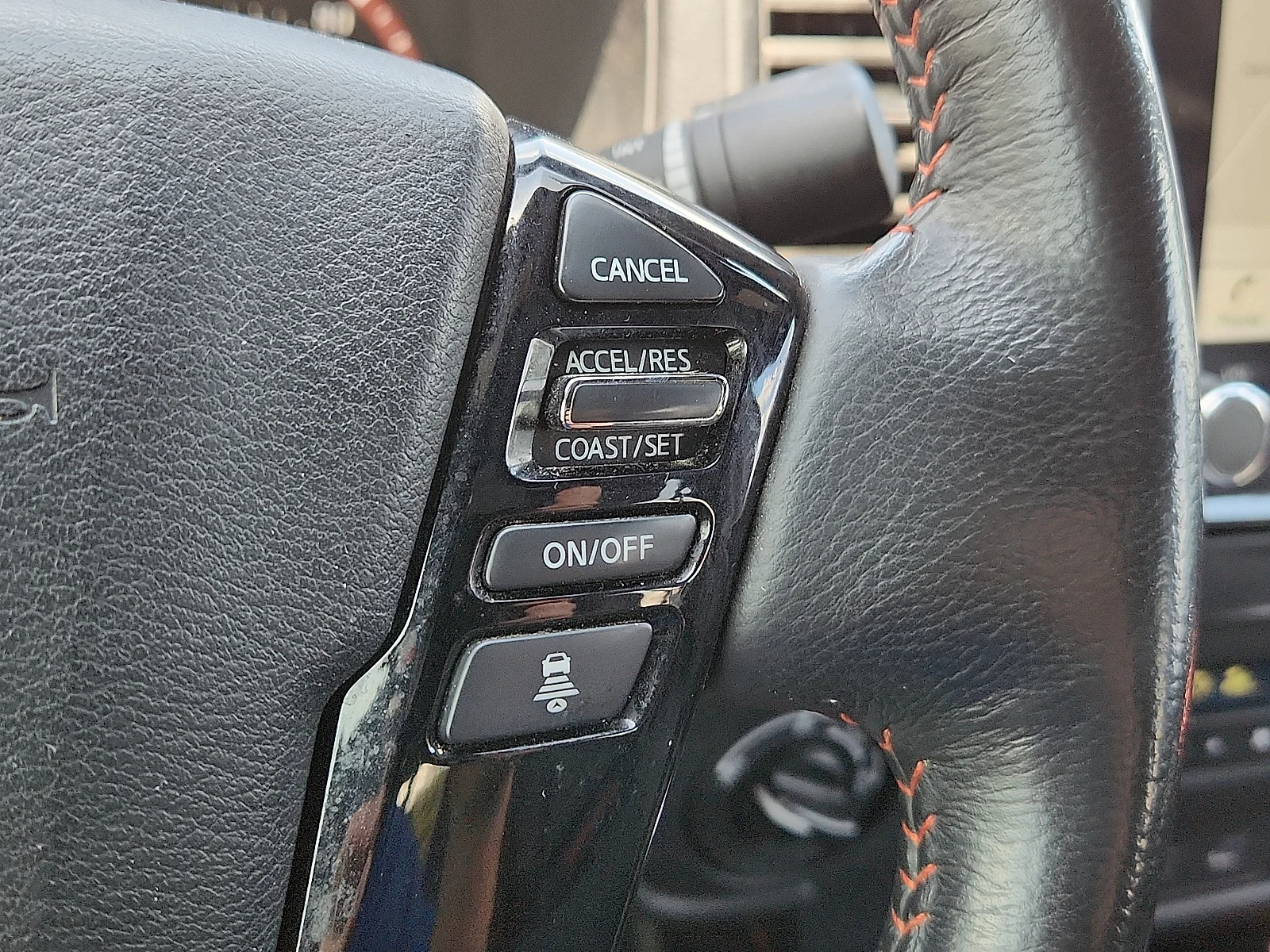 Used 2023 White Nissan PRO-4X image 17