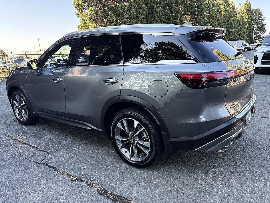 Used 2022 Graphite Shadow INFINITI LUXE image 9