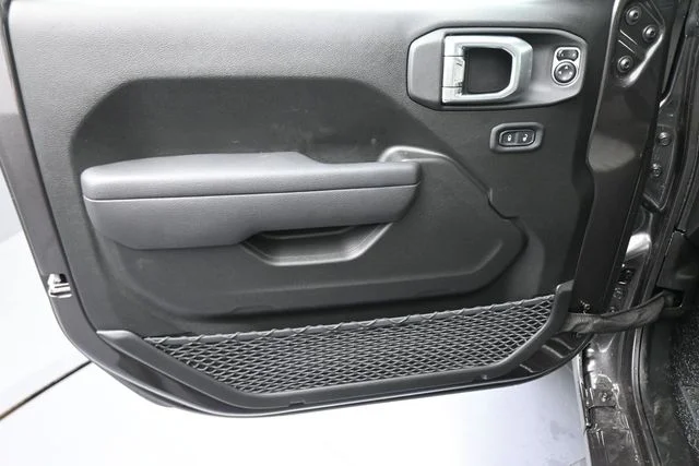 New 2026 Granite Crystal Metallic Clear-Coat Exterior Paint Jeep  image 27