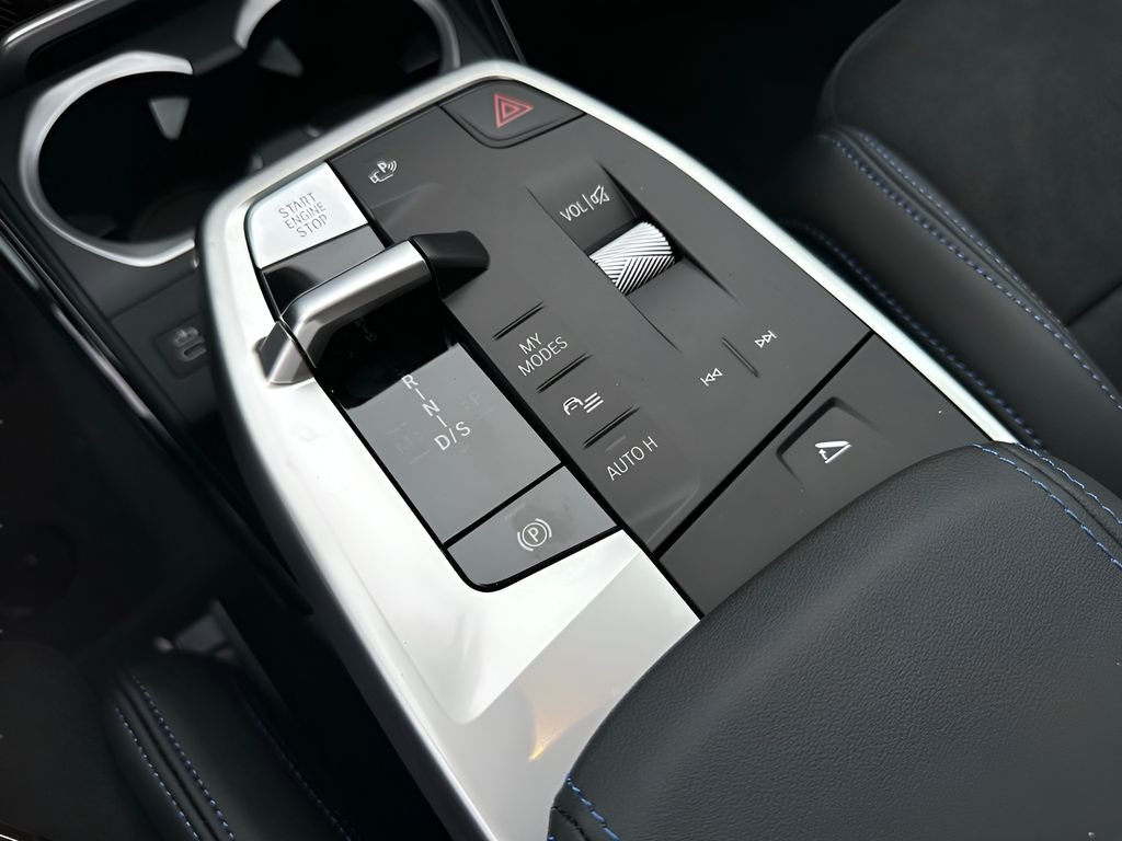 New 2026 Alpine White BMW M35i image 18
