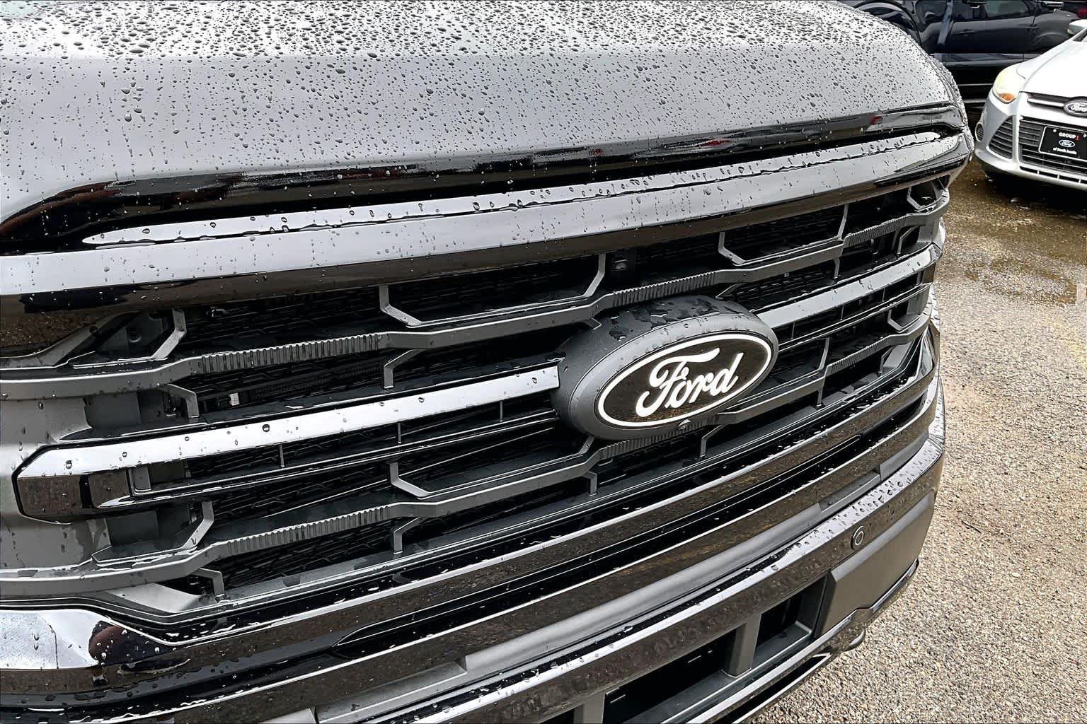 Used 2025 Agate Black Metallic Ford XLT image 30