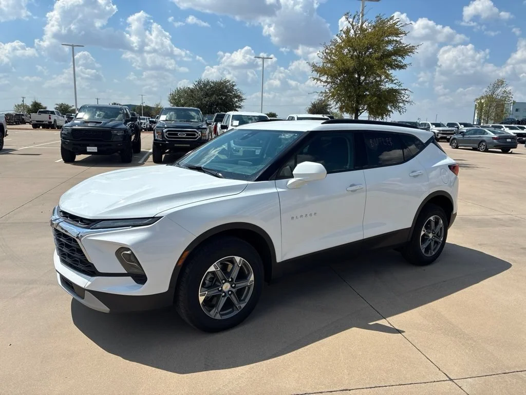Used 2024 Summit White Chevrolet 2LT image 1