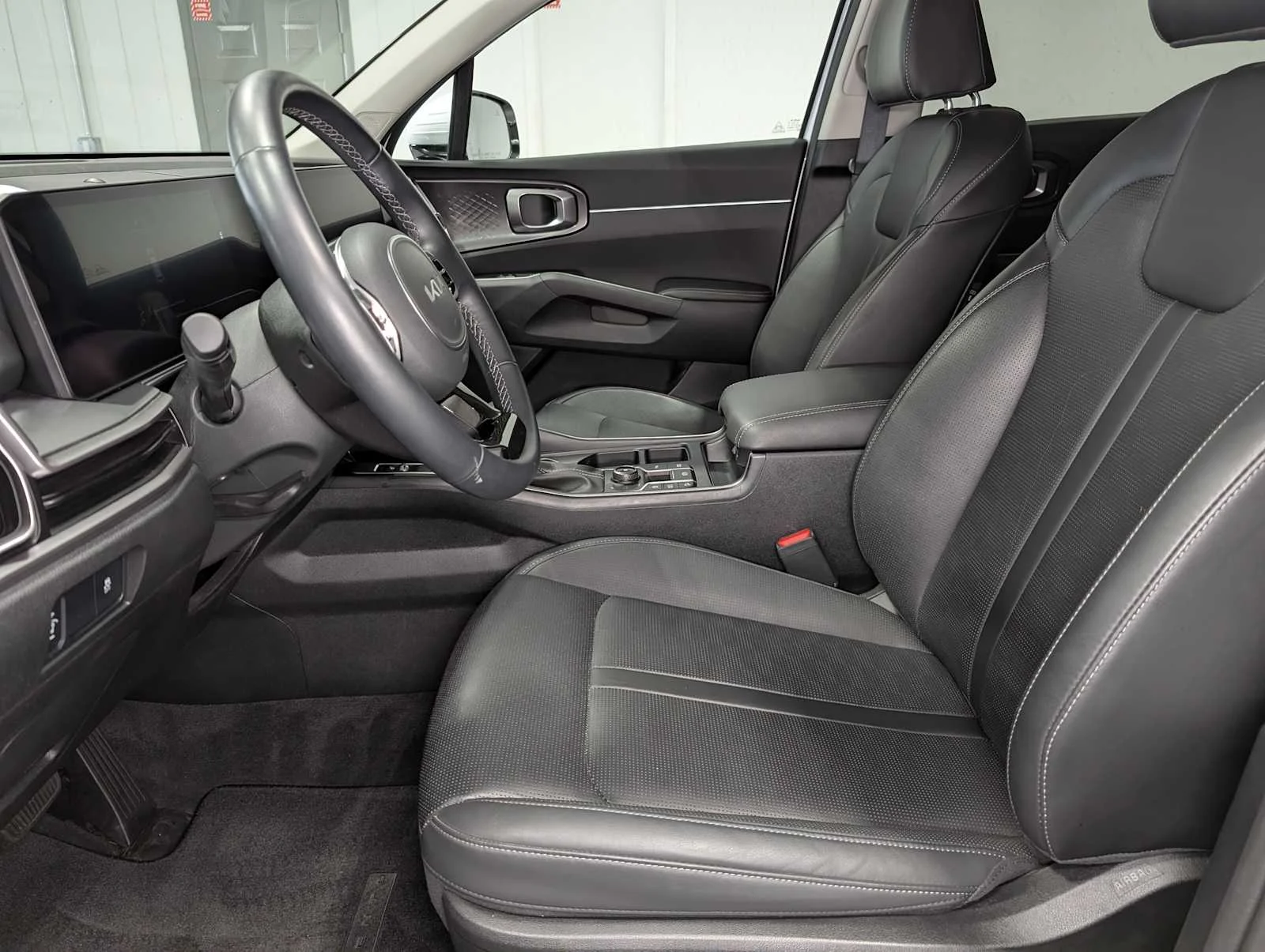Used 2025 Glacial White Pearl Kia S image 4