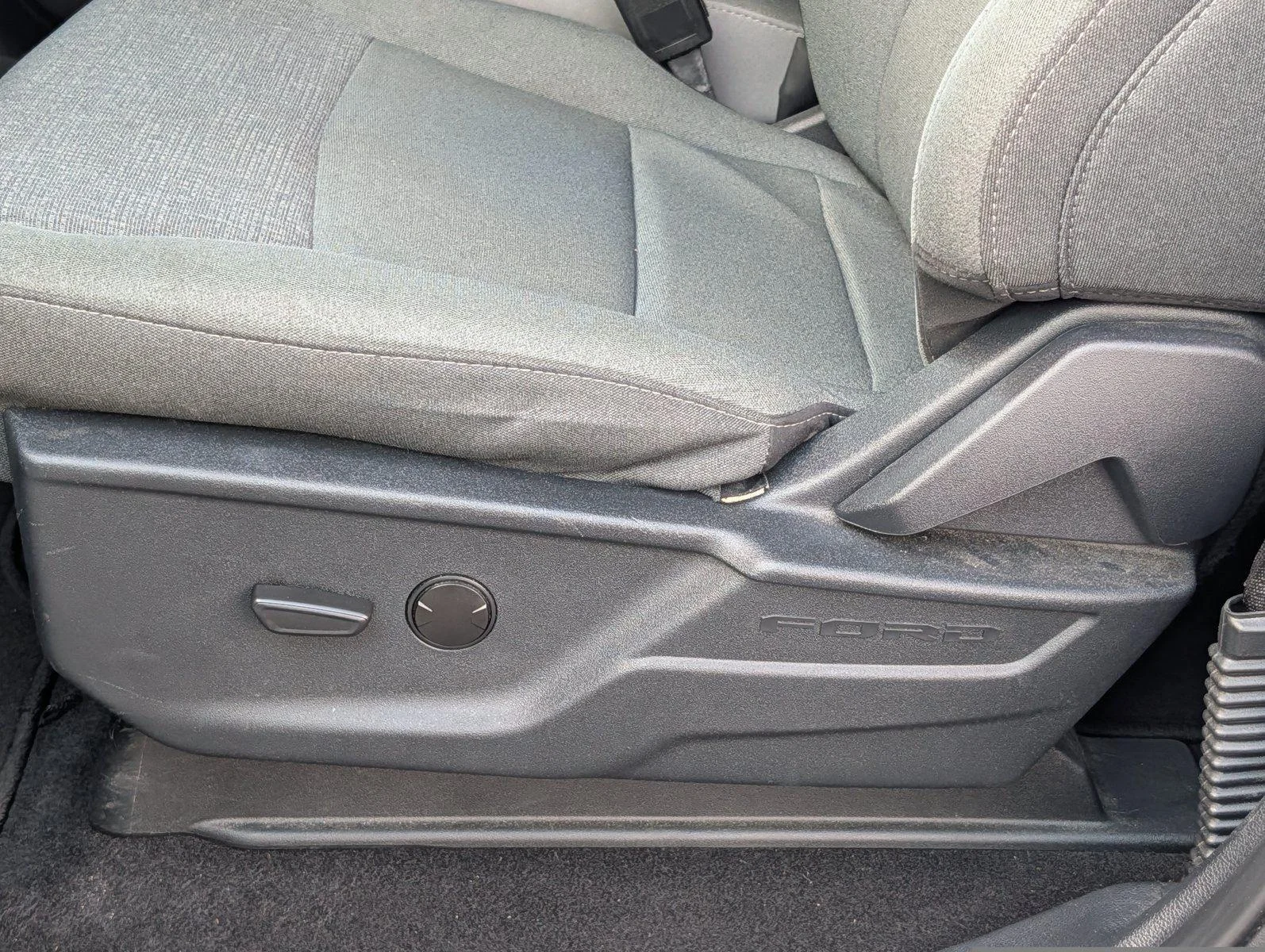 Used 2025 Oxford White Ford XLT image 12