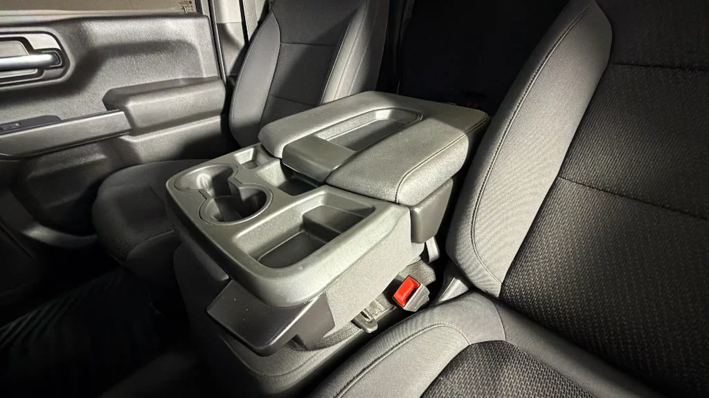 Used 2022 Silver Ice Metallic Chevrolet Custom image 25