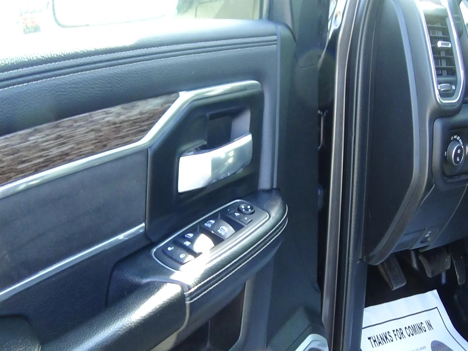 Certified Used 2021 Granite Crystal Metallic Clear Coat (pau) RAM Laramie image 16