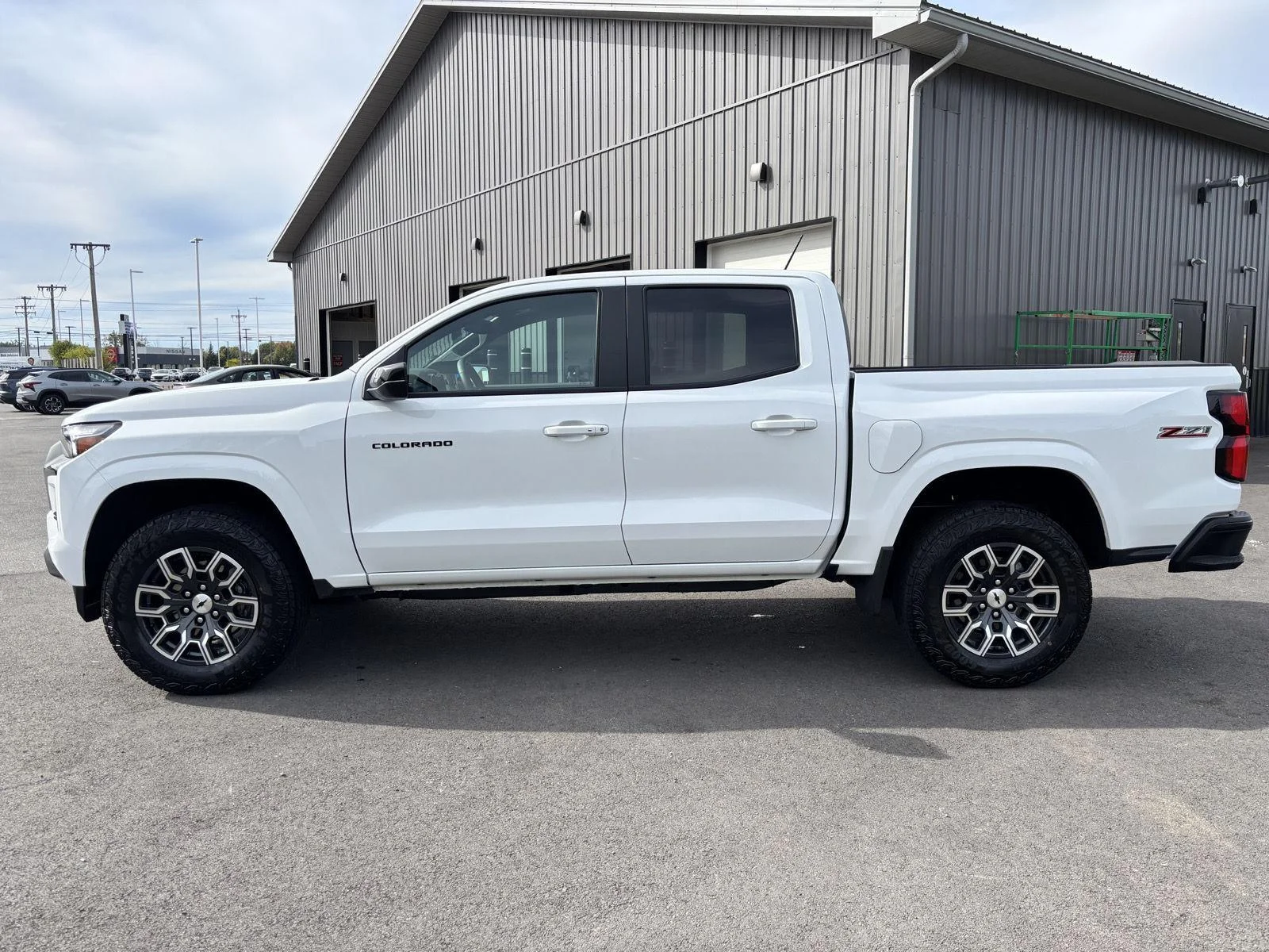 New 2026 Summit White Chevrolet Z71 image 7