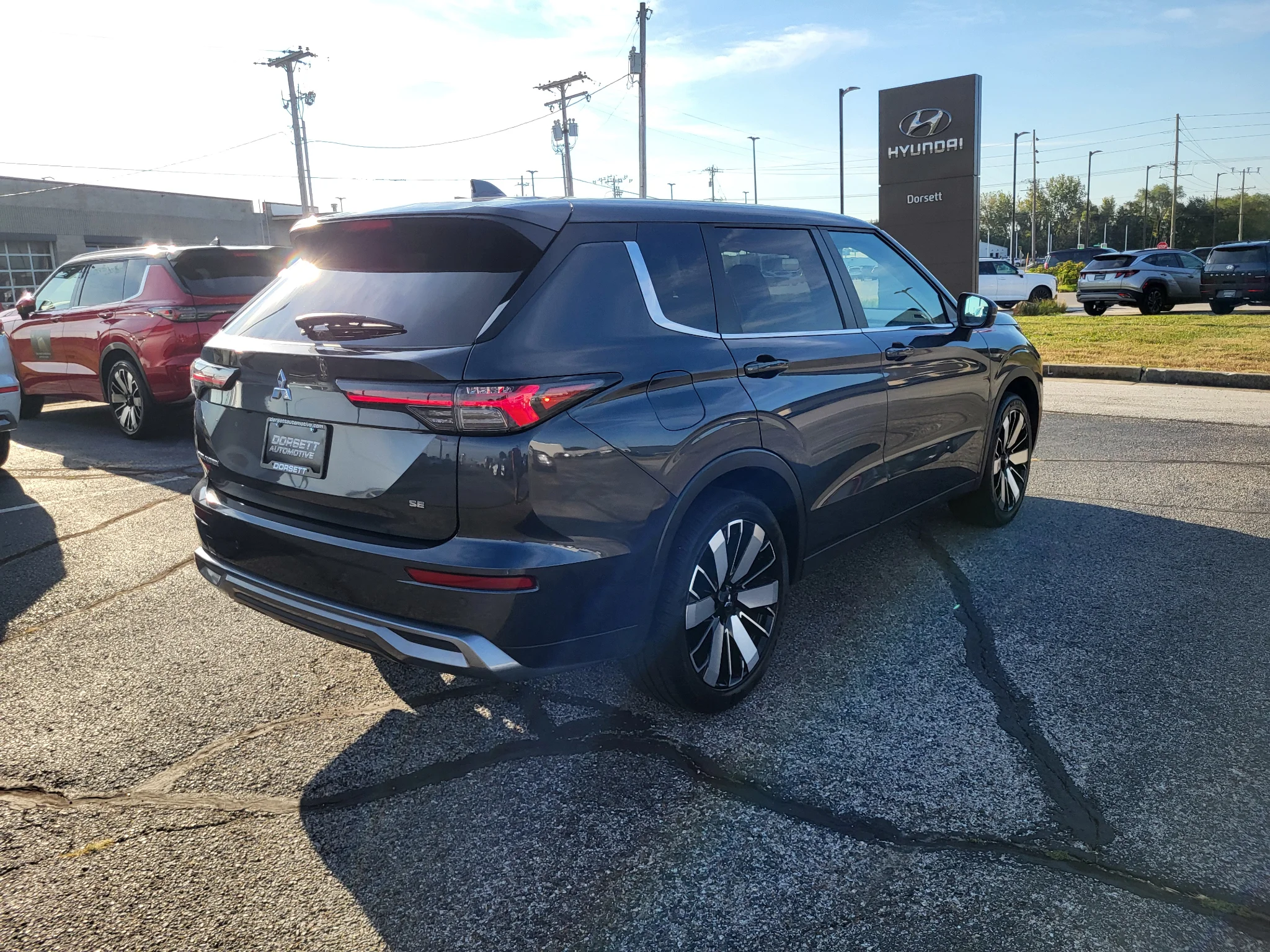 Used 2025 Cosmic Blue Metallic Mitsubishi SE image 6
