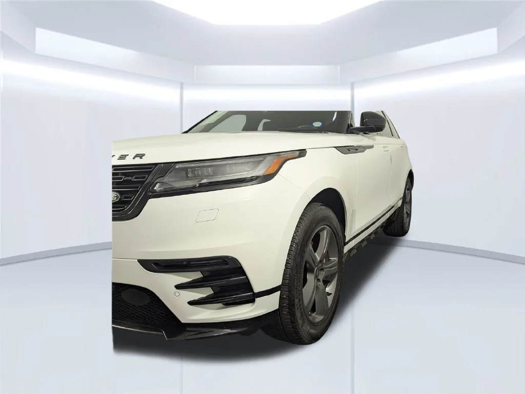 Used 2025 White Land Rover Dynamic SE image 57