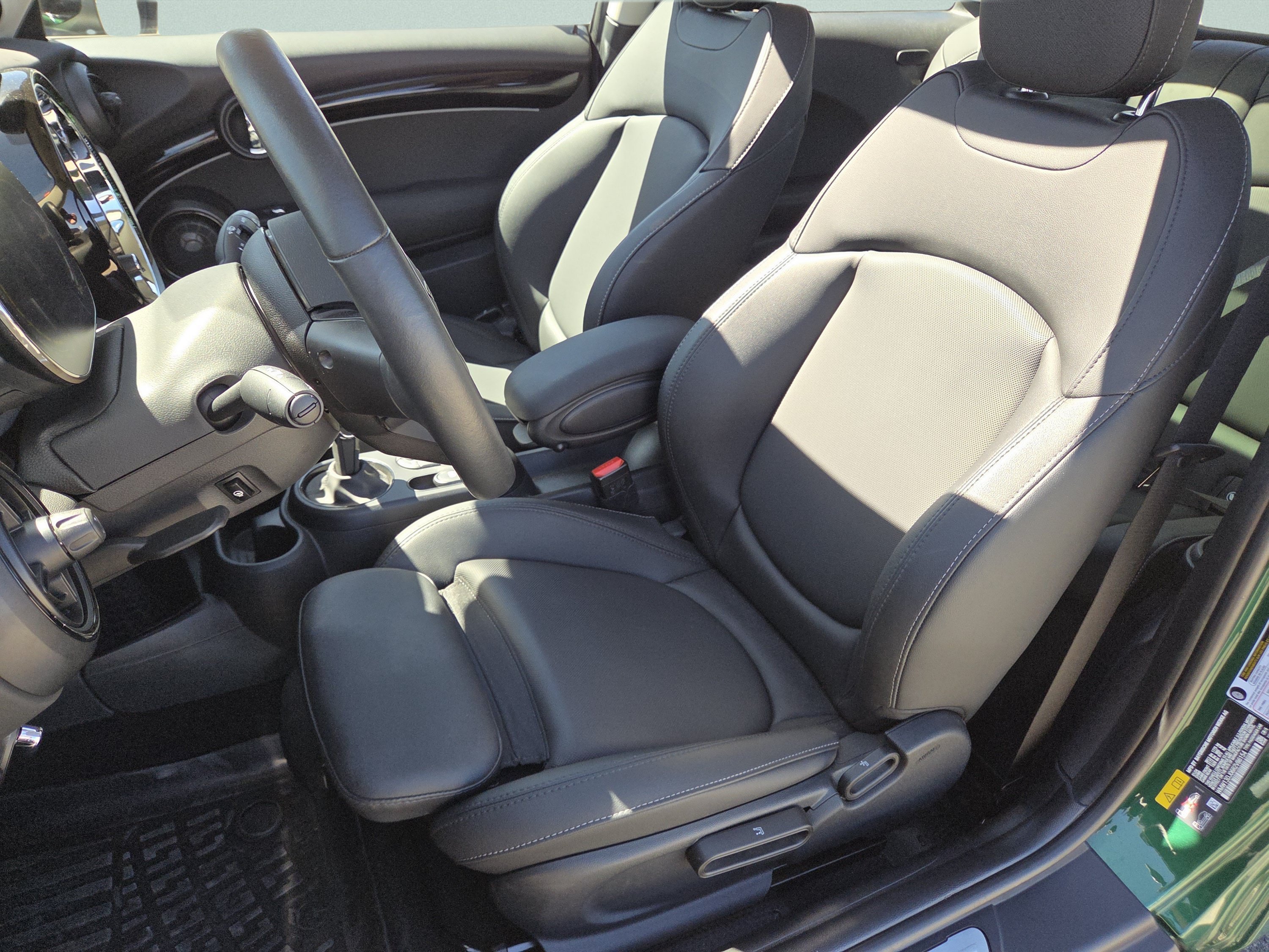 Used 2024 British Racing Green MINI Cooper SE image 6