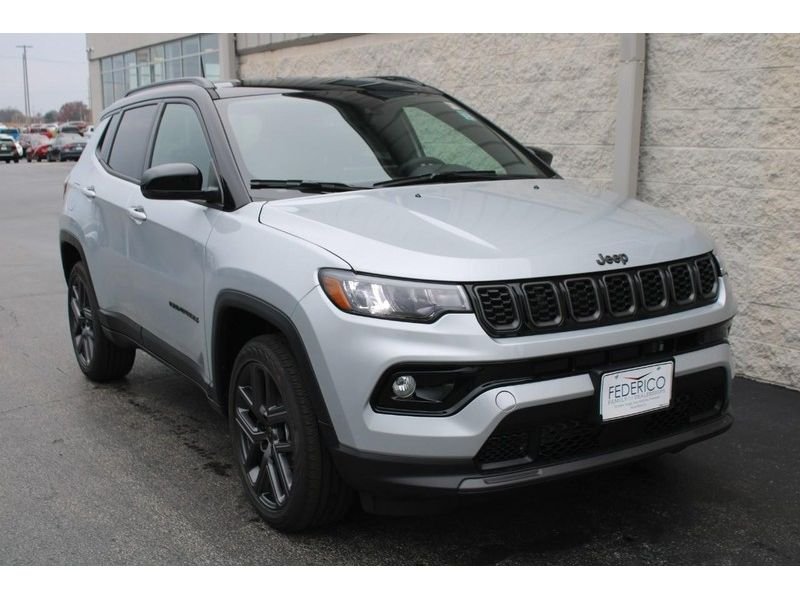 New 2026 Silver Zynith Metallic Clear-Coat Exterior Paint Jeep Limited Altitude 4x4 image 2