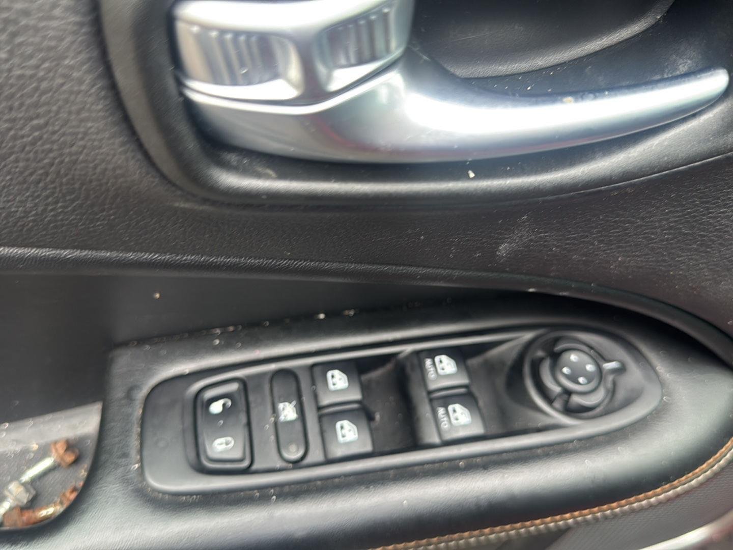 Used 2020 Redline Pearlcoat Jeep Latitude w/Sun/Safety Pkg image 11