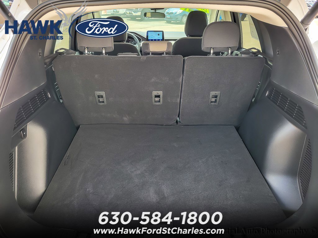 Used 2022 Oxford White Ford SE image 18