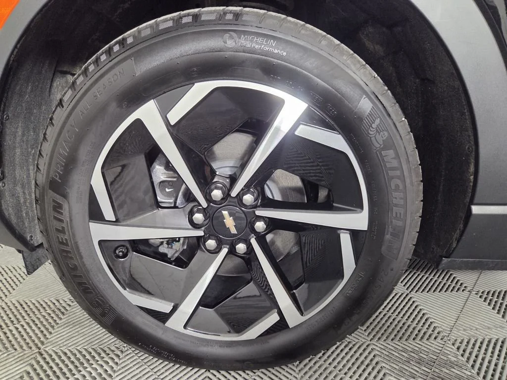 Used 2025 Black Chevrolet LT1 w/PCY image 8
