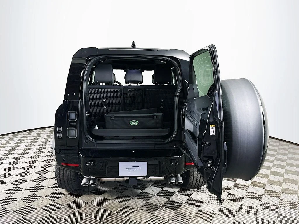 New 2026 Santorini Black Land Rover V8 image 29