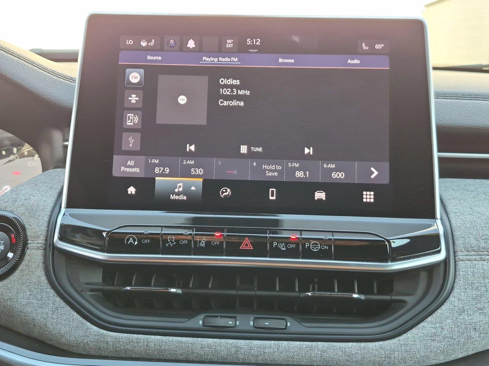 Used 2023 Redline Pearlcoat Jeep Latitude Lux image 24