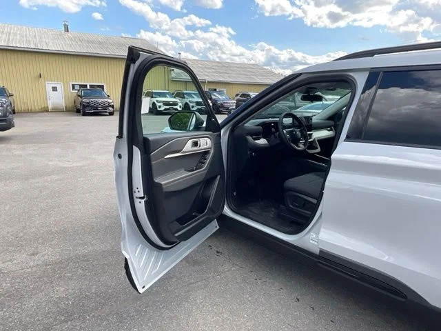 New 2026 Space White Metallic Ford Active image 28