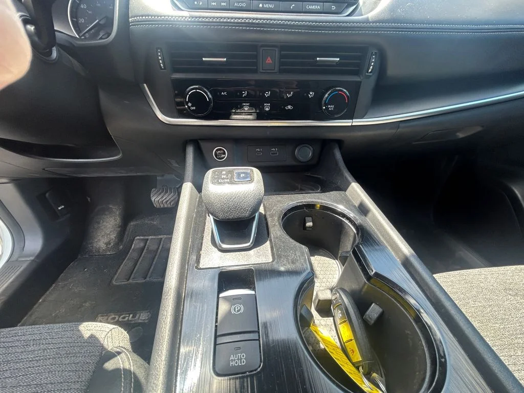 Used 2021 Glacier White Nissan S image 12