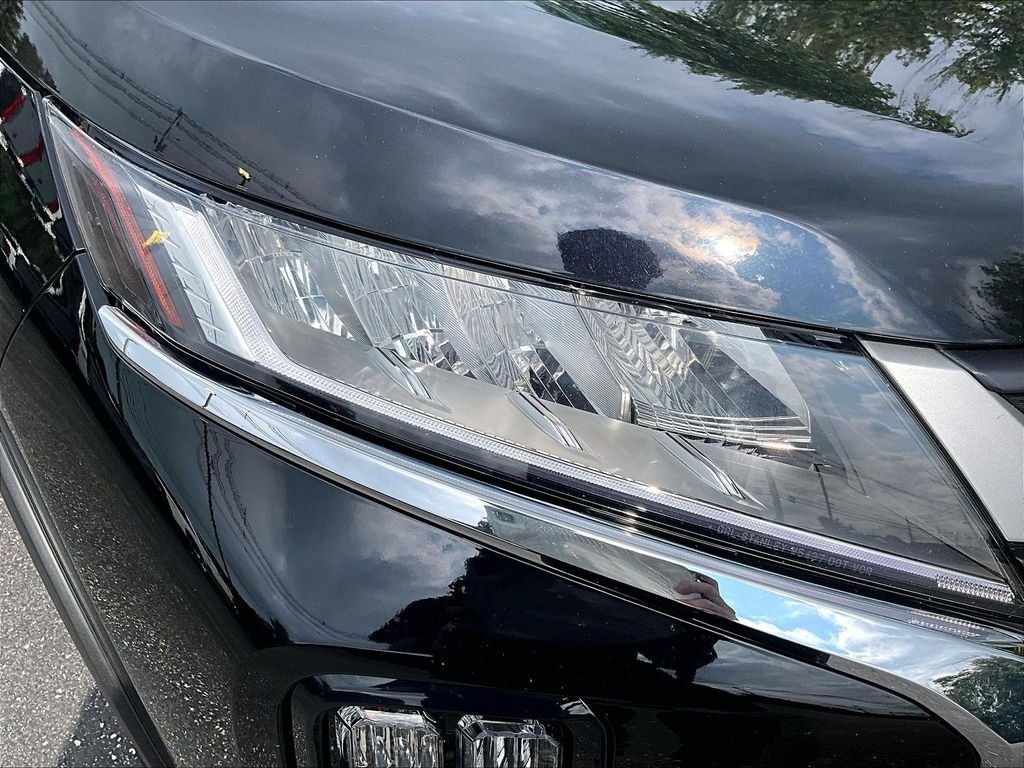 Used 2025 Alloy Silver Metallic Mitsubishi  image 32