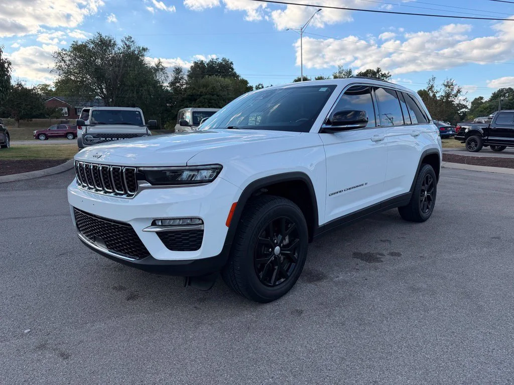 Used 2022 White Jeep Limited image 3
